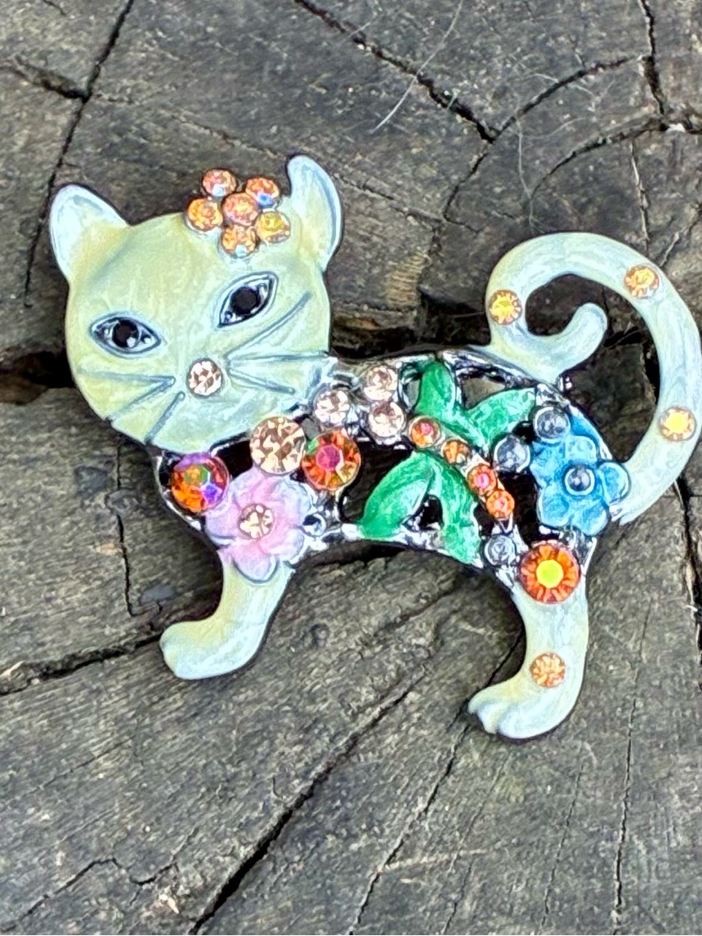 Hand-Painted Jeweled Cat Brooch - Pastel Green Floral Accents - Picture 3 of 7